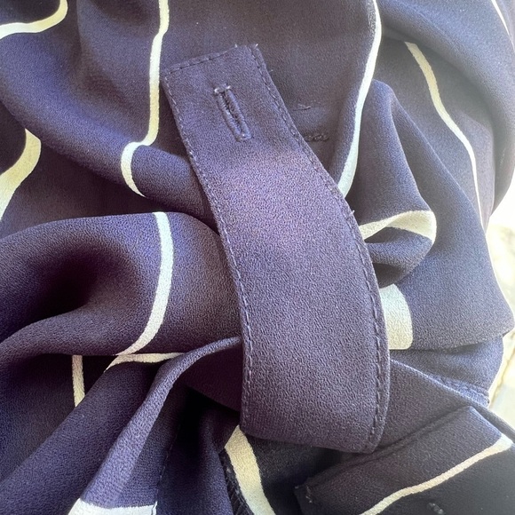 Papaya brand woman’s off the shoulder blouse navy with white pinstripes. Size S. - Picture 9 of 9